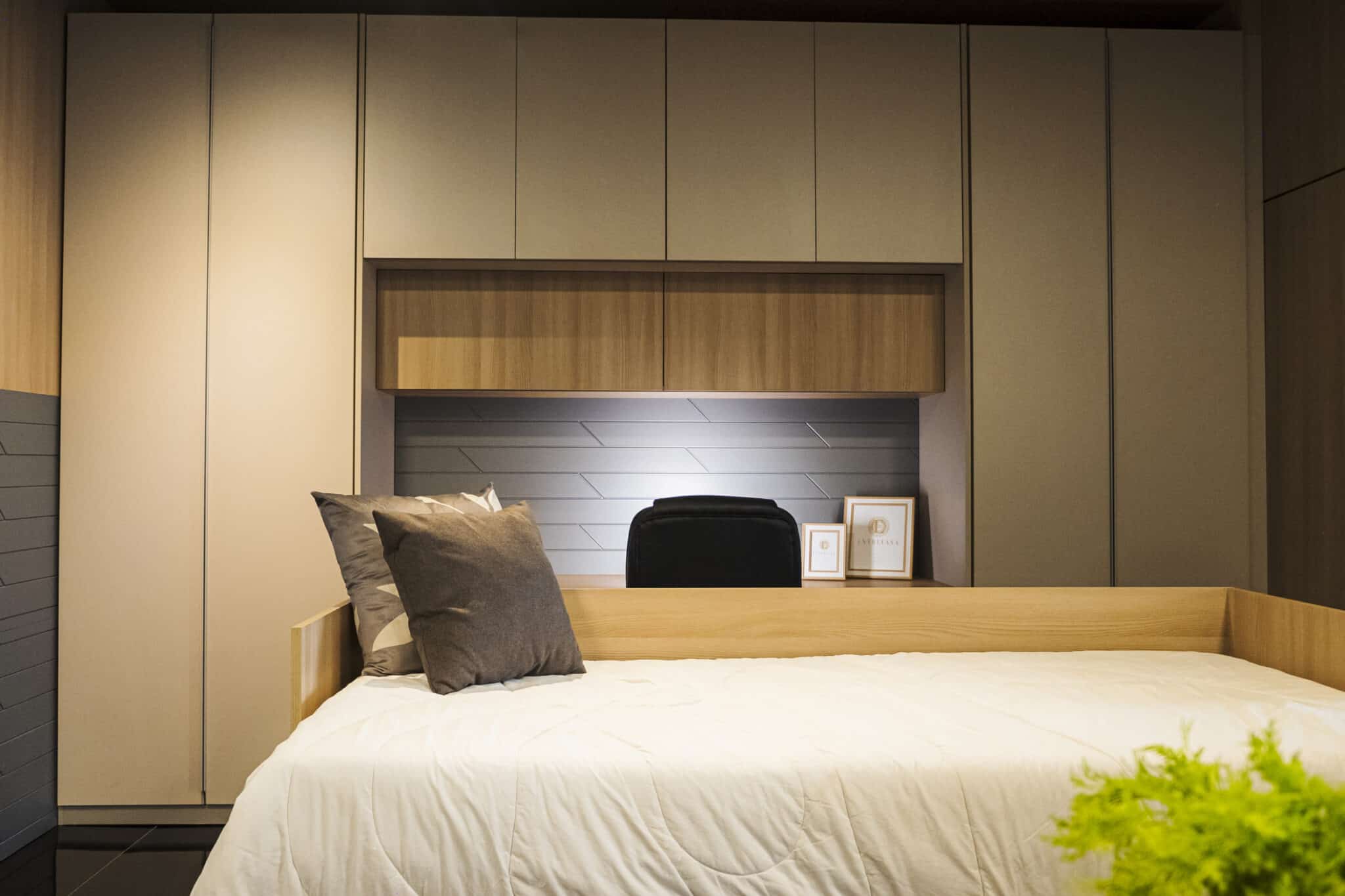 Quarto completo integrado com home office